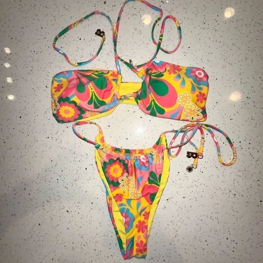 Blackbough Swim Floral Bikini Size M Groovy Garden Like New